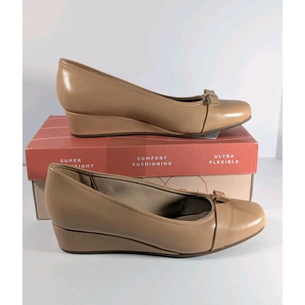 Easy Spirit Gerta e360 Tan Beige Bow Wedge Slip On Shoes Size 7M NIB - Picture 2 of 12